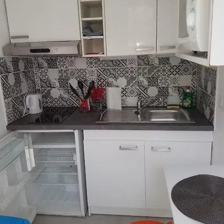 Petit Logement Dans Un Ecrin De Verdure Apartment *